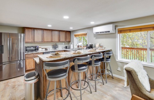Ahsahka Cottage | Orofino Cottage - Patio, Hot Tub & Outdoor Kitchen