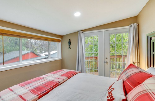 Ahsahka Cottage | Orofino Cottage - Patio, Hot Tub & Outdoor Kitchen