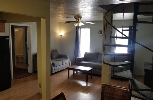 Stillwater Apartment | OSU King Bed Hotel Room 102