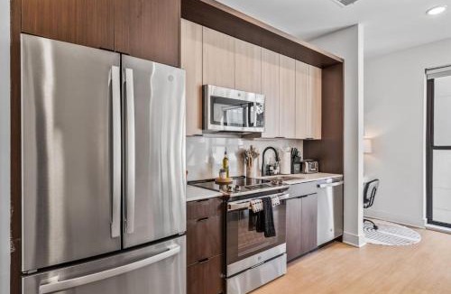 Pendleton Apartment | OTR 1 Bed Suite Free Parking Gym Pool Clubroom
