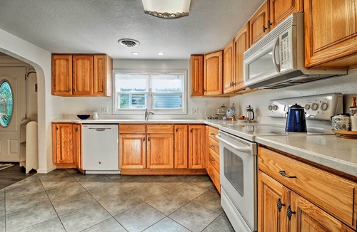 Bedford House | Ottawa Lake Home w/BBQ & Patio, 15 Mi to Toledo
