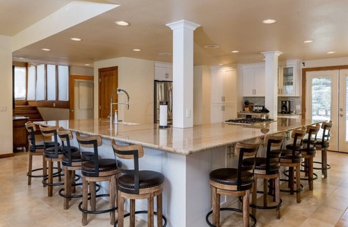 Sun Valley House | Outdoor Hot Tub, Game Room, 2 Kitchens, 3 Living Rooms - Perfect For Large Families