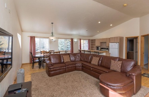 Sun Valley House | Outdoor Hot Tub, Game Room, 2 Kitchens, 3 Living Rooms - Perfect For Large Families
