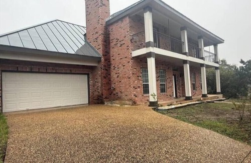 Stone Oak House | Outdoor Oasis: 5 Beds, 3 Baths with Pool Table & Large Patio in Stone Oak