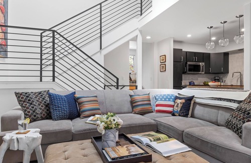 Jackson House | Outpost: Clark's Knoll 385 - Walk to Town Square