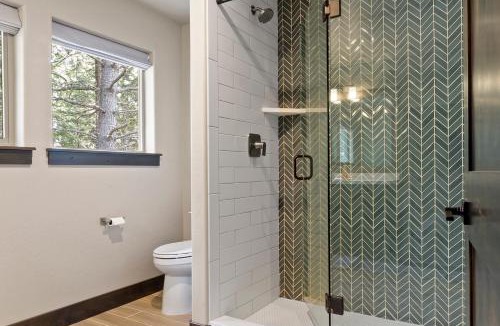 Coeur d'Alene Apartment | Overlooking Lake View with 3 BR Game Room for 12 guests