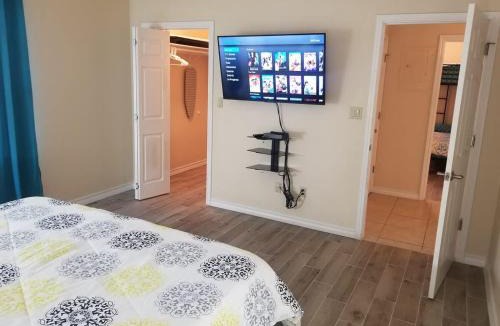 South Padre Island House | Oversized 2 Bedroom - Modern - Pool Near Beach