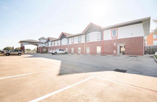 Clute Hotel | OYO Townhouse Clute Lake Jackson