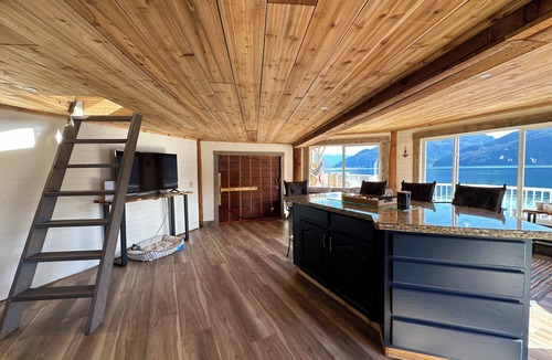 Echo Island Ski Chalet | Ozarks Studio Cabin: Spacious Lakeside Cabin Retreat