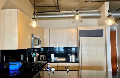 East Village Condo | Padres Season/Petco! Cool Cozy Loft King Bed for 2 Pet Friendly