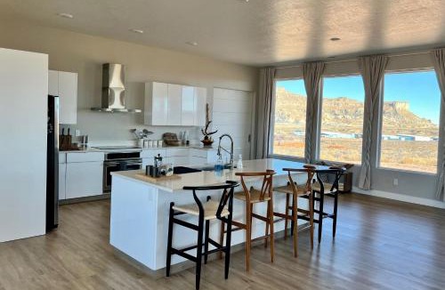 Big Water House | Page Arizona border town- Grand Serenity room with Mesa Views