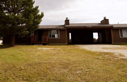 Horse Butte House | Paintbrush North- clean & quiet home with mountain views