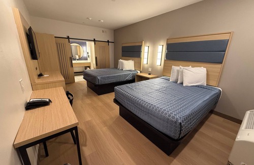 US 290 Hotel | Palace Inn Blue 290 W 43rd & Bingle Rd