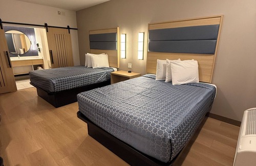 US 290 Hotel | Palace Inn Blue 290 W 43rd & Bingle Rd