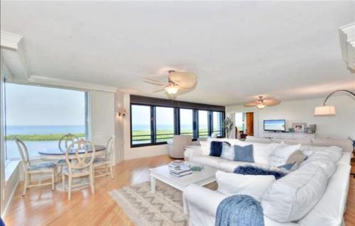 Pelican Bay Apartment | Panoramic 2 Bedroom Corner Retreat with Expansive Views