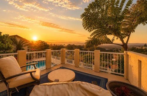 San Carlos House | Panoramic Canyon Views Villa & Sparkling Backyard Pool