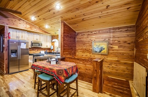 Compton Cabin | Papa Bear Log Cabin at the Buffalo River