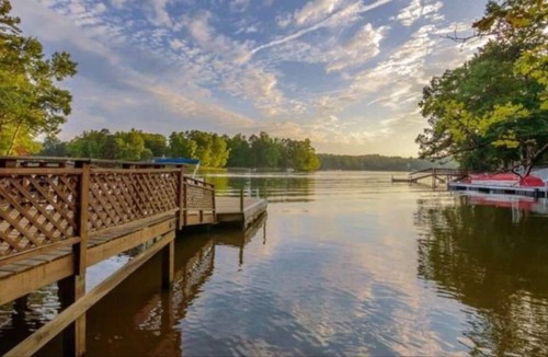 Southmont House | Paradise Awaits - Lakefront - Racquetball - Hot Tub - Koi Pond - Bocce