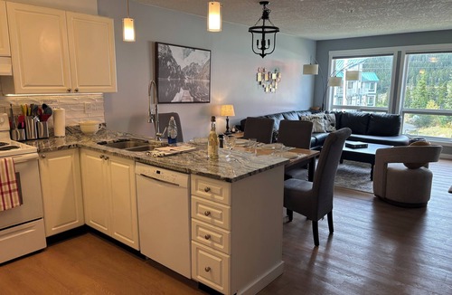 Courtenay Condo | Paradise Glades - Mount Washington
