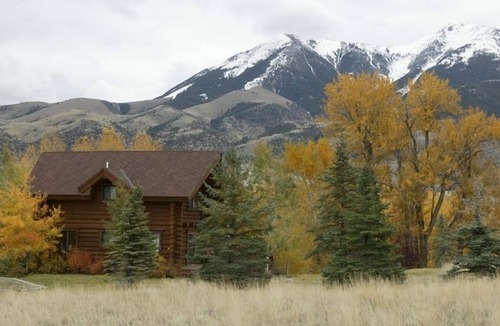 Pray Cabin | Paradise in Montana Log HomenGrizmo Cabin