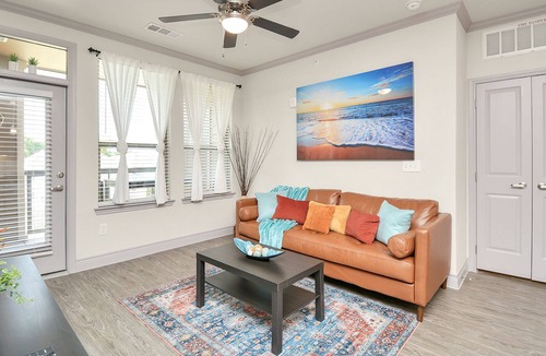 Spring Branch East Apartment | ✵Paradise Parkway✵| Home ⮕ Galleria w/ Pool-Gym