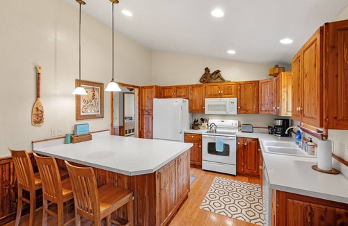 Livingston Cabin | Paradise Ranch: 2 Cabins Great for Families, Wedding Guests, Montana Adventurers
