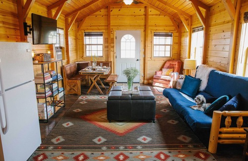 Livingston Cabin | Paradise Valley Cabin by Chico & Yellowstone Park!