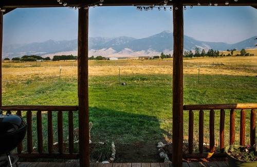 Livingston Cabin | Paradise Valley Cabin by Chico & Yellowstone Park!