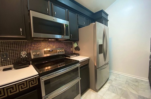Tougaloo House | Parisian Marble Loft with a Garage off HWY55!
