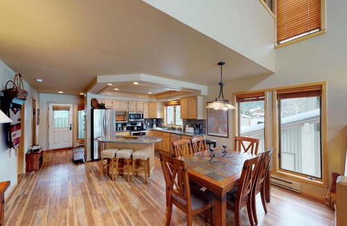 Big Sky Meadow Village Hotel | Park 285