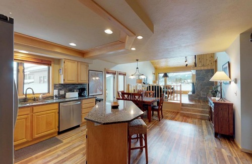 Big Sky Meadow Village Hotel | Park 285