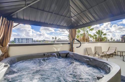 University Heights Apartment | Park Blvd 301 - Modern - Urban Oasis - SPA