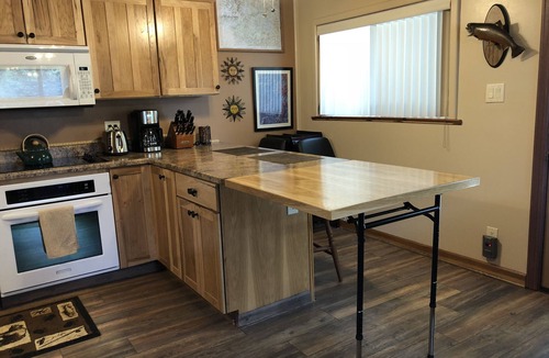 Island Park Cabin | Park & Sled. Uncle Tom s Cabin, 5 beds, hot tub, 30 miles to Yellowstone.