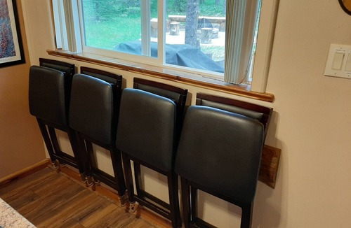 Island Park Cabin | Park & Sled. Uncle Tom s Cabin, 5 beds, hot tub, 30 miles to Yellowstone.