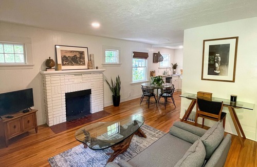 Manito House | Parkside Bungalow steps away from Manito Park