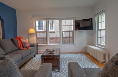 Manito House | Parkside Escape South Hill w Private ADU