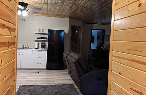 Donnybrook House | Parkview Suite in quiet Donnybrook
