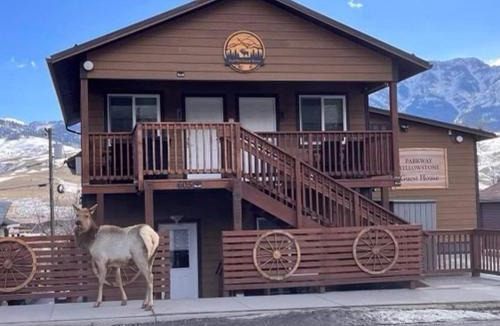 Gardiner House | ParkWay Yellowstone Guest House Room #1