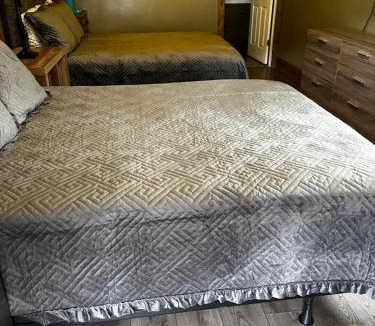Gardiner House | ParkWay Yellowstone Guest House Room #1