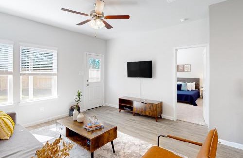 Porter House | Patio Dining & Yard: Porter Escape, 3 Mi to Golf