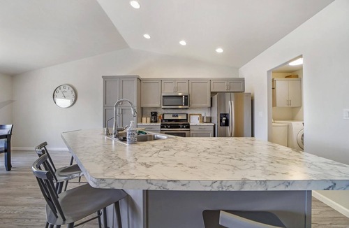 Twin Falls House | Pawsitively Perfect: New Pet-Friendly Home in Ideal Location!"