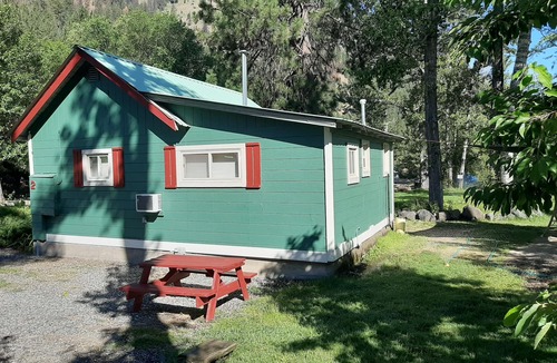 New Meadows Cabin | Peace by the river. Cozy cabin right next to the Little Salmon River