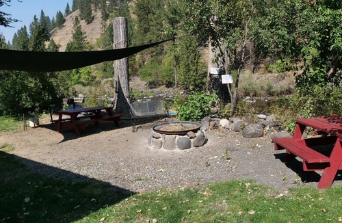 New Meadows Cabin | Peace by the river. Cozy cabin right next to the Little Salmon River