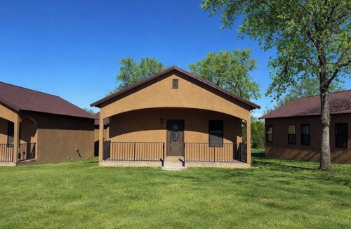 Cleveland Cabin | Peaceful 1-bedroom cabin with AC in Charming Happy Valley