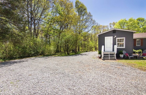 Huntersville Apartment | Peaceful 1BR Apartment for Extended Stays in Huntersville