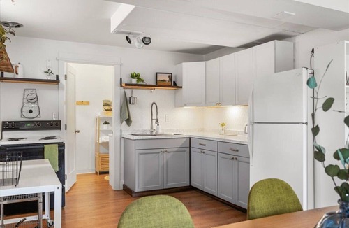 Central - Terry Apartment | Peaceful 2-bedroom apartment across from Pioneer park w/WiFi in Billings