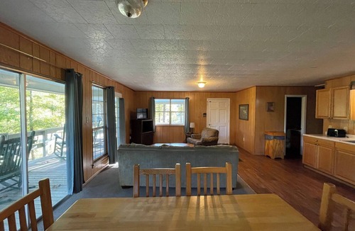 Zwolle Cabin | Peaceful 2-Bedroom Cabin with Full Kitchen, Pond View Porch & Outdoor Firepit