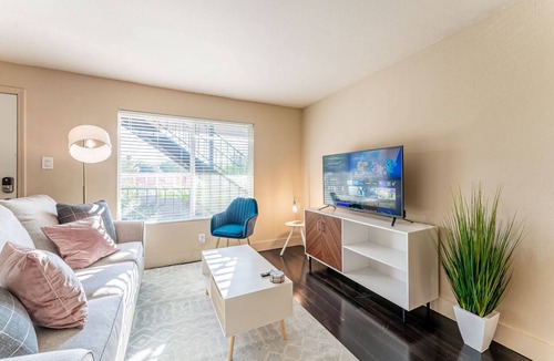 East Riverside - Oltorf Apartment | Peaceful 2BR king beds suite next to DT w/pool
