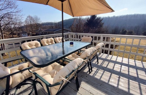 Huntingdon House | Peaceful Acres – Minutes to Raystown Lake
