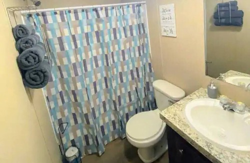 Albany House | Peaceful Albany Getaway Close to Muncie & BSU